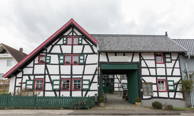 Schleiden Apartment | Schleiden Timber-Frame Retreat