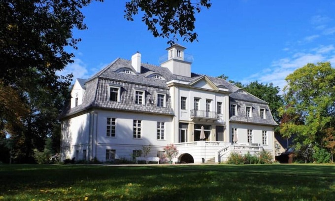 Selchow Villa | Schloss Selchow - Villa at the lake 1 hour from Berlin center