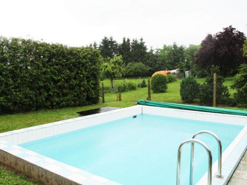 Testorf-Steinfort Apartment | Schoene Zweizimmer-Ferienwohnung mit Pool im Garten