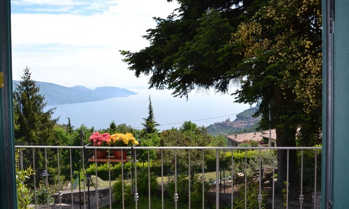 Gardola Apartment | Schoener lake view, large terrace, Pets Allowed, Garden and Parking