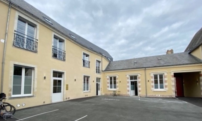 La Fleche Apartment | school 102