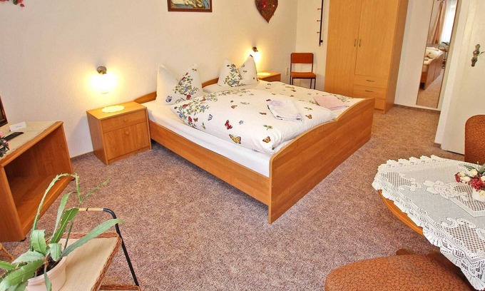 Malchin Apartment | SCHW 1052 - room 2 - fitter's room Malchin SCHW 1050