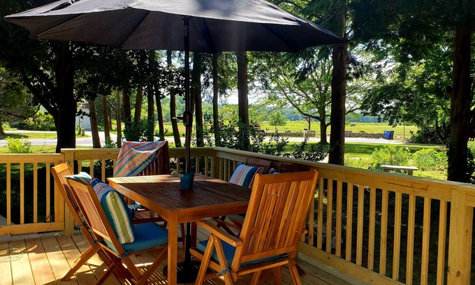 Greenbush House | Scituate, MA: Experience Coastal Charm in a 3-Bedroom Family-Friendly Home.nn