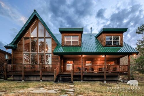 Helper House | Scofield Lakefront Cabin with private dock