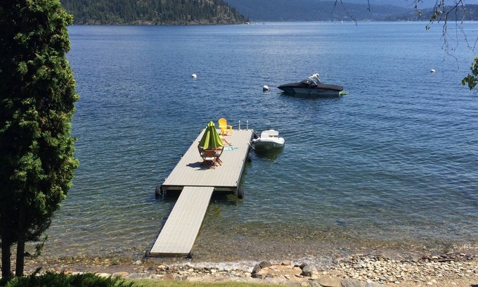 Scotch Creek House | Scotch Creek Waterfront Cottage