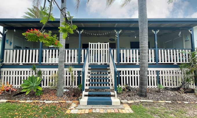 Traviston House | Scott's Retreat - Burrum Heads- Close to Beach- 4BR- Aircon