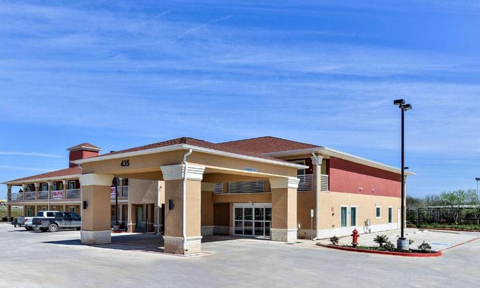 Cotulla Hotel | Scottish Inn & Suites Cotulla, TX
