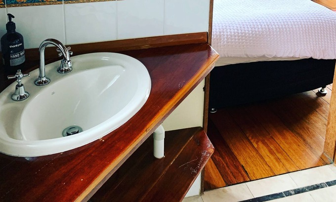 Scotts Head Cabin | Scotts Head Guesthouse