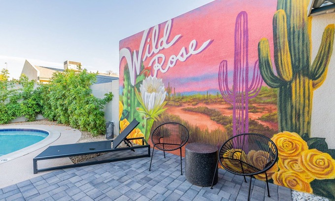 Scottsdale House | Scottsdale/4BR/Heated Pool/Patio/Foosball/Pong/Dogs/8 minutes to Old Town!