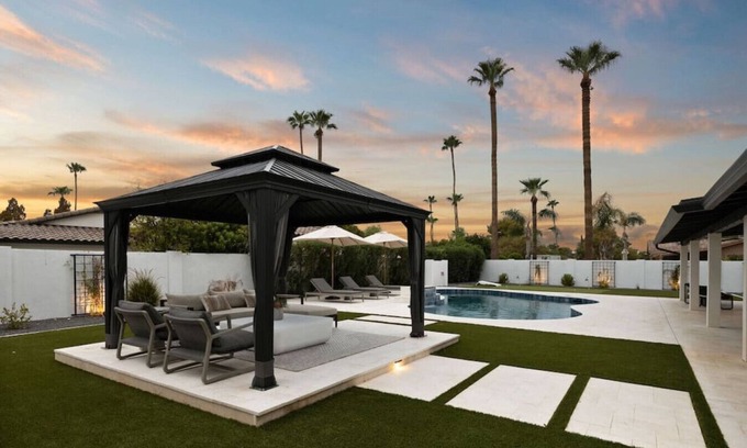 Avant House | Scottsdale Clubhouse | Pool, Spa & Golf Simulator