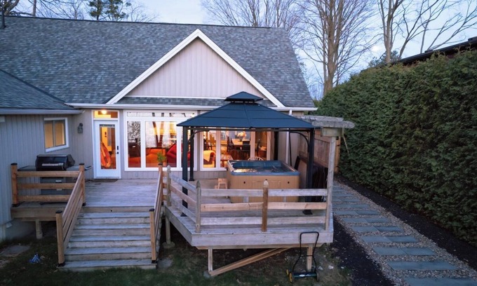Scugog House | Scugog Lakeside Retreat w Outdoor Dome & Hot Tub