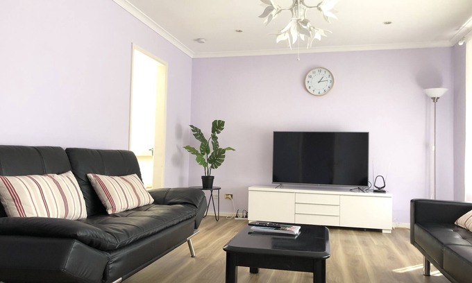 Scullin House | Scullin 3BR House (Free WiFi, Netflix, Apple TV, Parking, Patio)