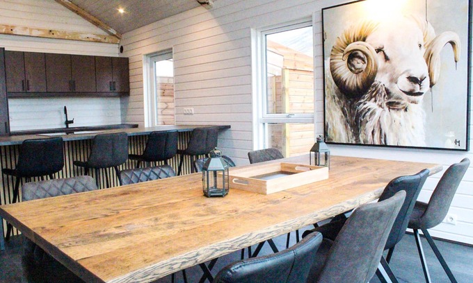 Selfoss Cabin | Sensational cabin with hot tub, sauna, fire place, 85" TV and magical views