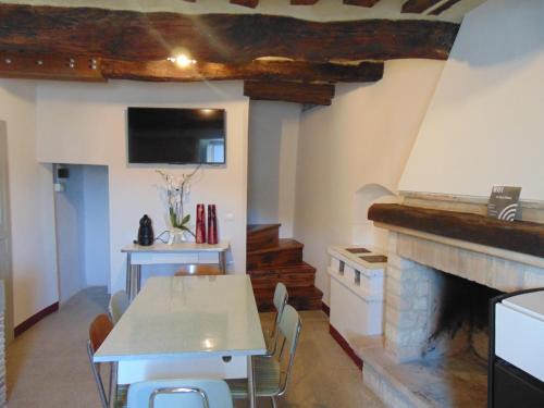 Montegioco Apartment | SE051 - Palazzo d'Arcevia, accogliente trilocale ristrutturato