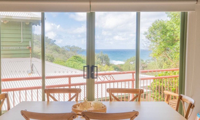 Point Lookout Apartment | Sea'Batical - Beachside Bliss – 2 Bedroom Apartment Just 50m from Main Beach