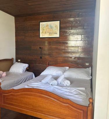 Qazim Pali Apartment | SEA bed and restaurant 1