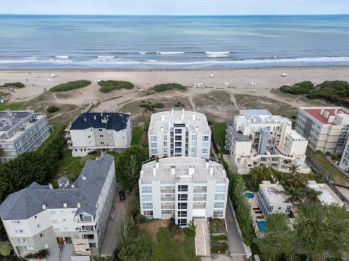 Carilo Apartment | Sea Breeze by CELTIS