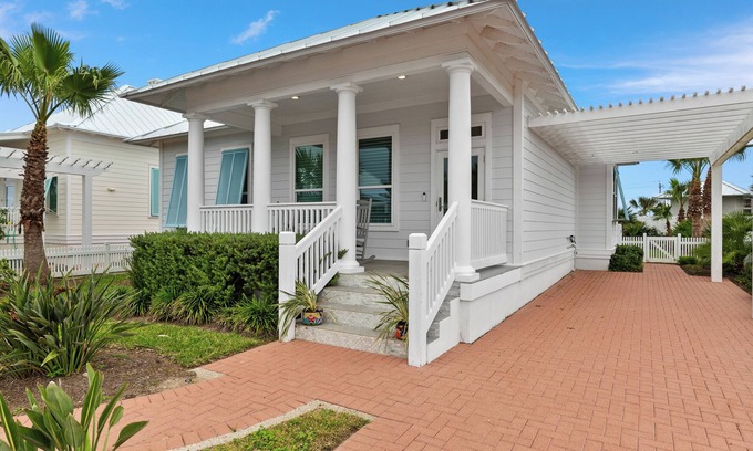 The Shores House | Sea Breeze Cottage - Private home at The Shores
