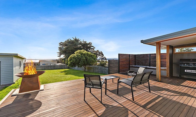 Bridport House | Sea Breeze Escape.
