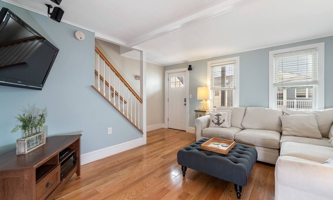 Sea Bright House | SEA BRIGHT BEACH BEAUTY. 1 block to beach, restaurants, entertainment. 3br, Deck