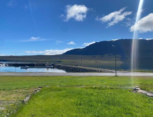 Suðavik House | Sea, fjord & mountain view house