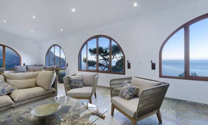 Banyalbufar Ski Chalet | Sea front house with astounding views