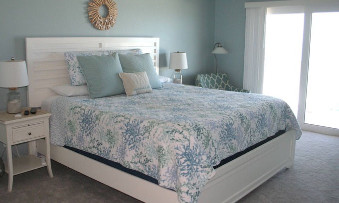 Indian Shores Condo | Sea Gate 206 Beautiful Beach Front Condo/3 BR - 2 BTH