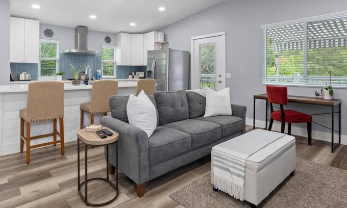 Allendale Terrace House | Sea Glass Cottage - minutes to Downtown St Pete and the beaches