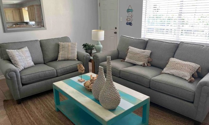 Galveston House | Sea La Vie 4 min to Seawall or Cruise Port