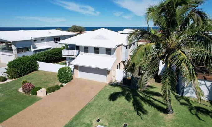 Bargara House | Sea La Vie, Bargara Beach