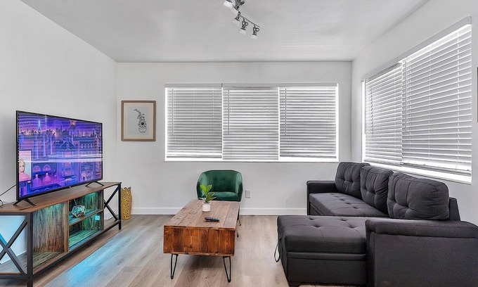 Edgewood House | SEA N SUN 1, CLOSE TO CRUISE PORT, AIRPORT, BEACHES