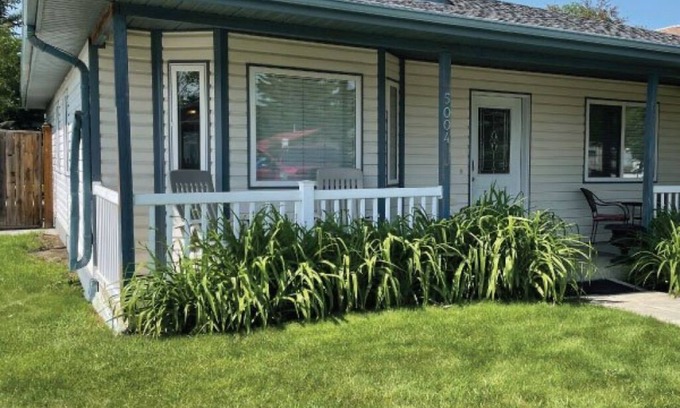 Sylvan Lake House | Sea Oar Inn - Perfect Family Cottage Close to Beach