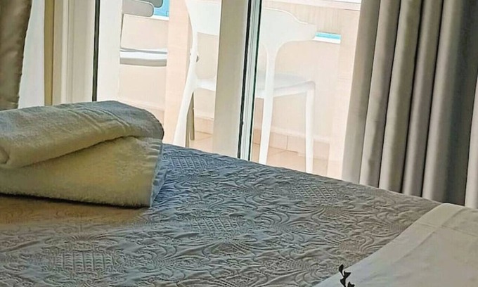 Himare Apartment | Sea Side Serenity 5: 4 persons