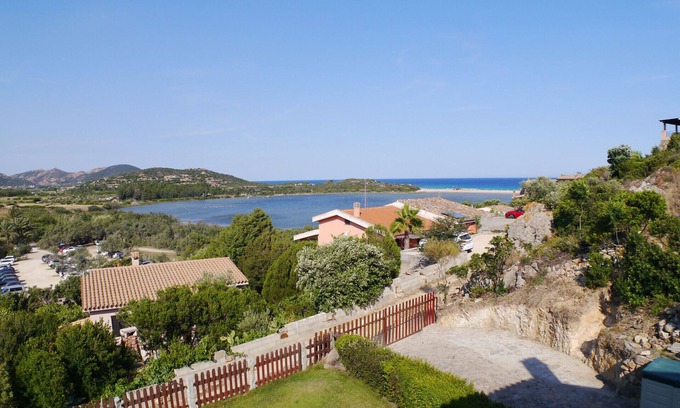 Chia House | Sea view a few meters from Su Giudeu beach. Discounts on ship tickets.