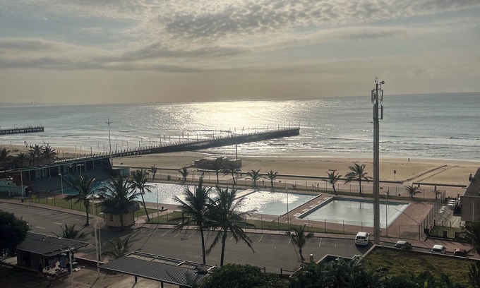 South Beach Apartment | Sea View Apartment, 3 min Walk to Ushaka Marine and 1 min Walk to the Beach