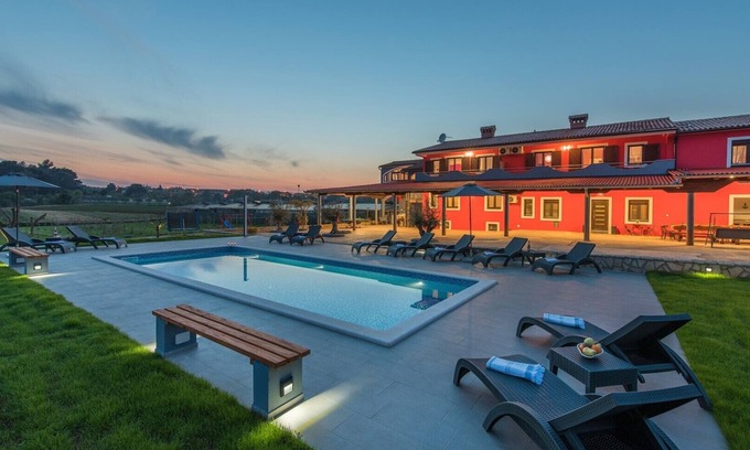 Pomer Apartment | Sea View apartments with Shared Pool/Hera