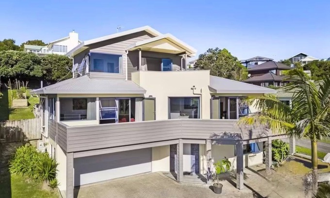 Gulf Harbour House | Sea View Holiday Home