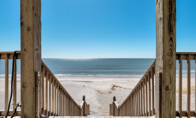 Dauphin Island House | Sea-View-Play | Book your September stay today