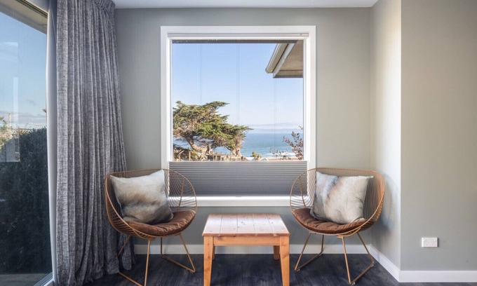 Dunedin House | Sea View's in Ocean Grove