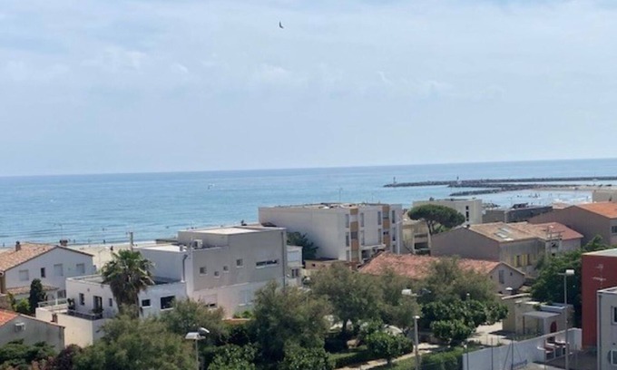 La Grande-Motte Apartment | sea view studio 100 m from the beach with convenient free parking under building
