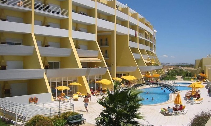 Albardeira Apartment | SEA VIEW, SWIMMING POOL, PARKING AND 250 MTRS. THE MARINA AND BEACH