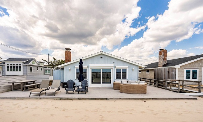 Lavallette House | SEA3200 | Oceanfront 4BR 2ba in Seacrest Beach, Lavallette! Parking, Pets, Sleeps 10!