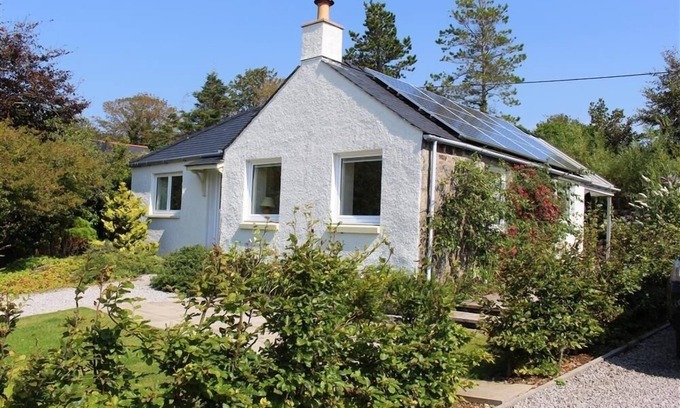 Rockcliffe Cottage | Seabank Cottage - a cottage that sleeps 6 guests in 3 bedrooms