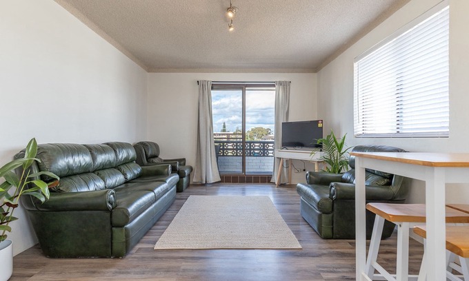 Tuncurry Apartment | Seabreeze 8 - Renovated apartment in the heart of Tuncurry