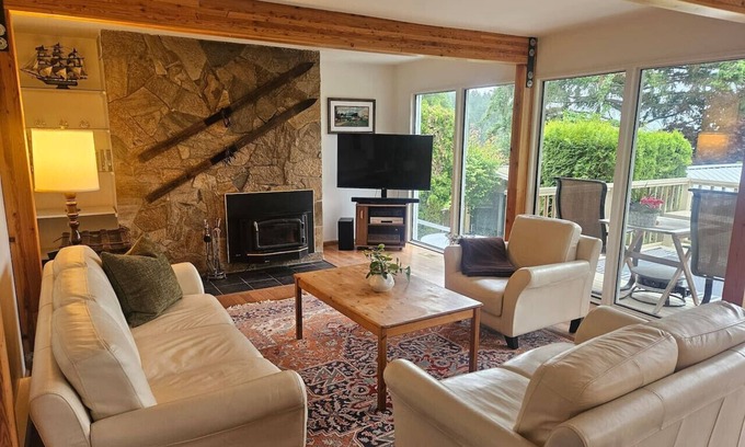 Bowen Island Apartment | Seabreeze Escape - Snug Cove