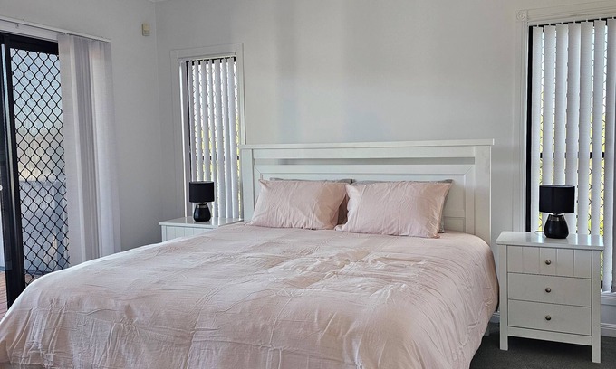 Hervey Bay House | Seabreeze in the Bay - 200m to Esplanade