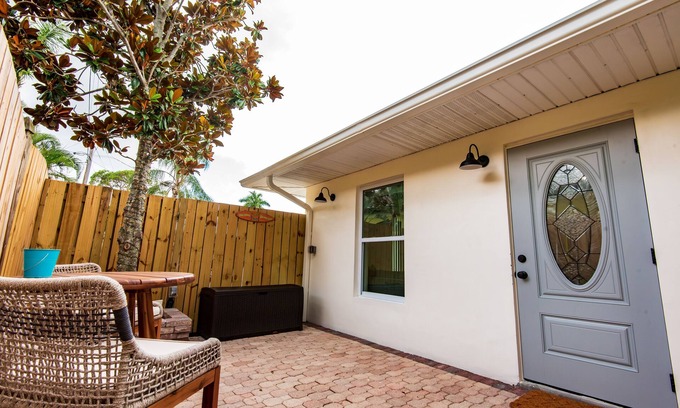 Bradenton House | SeaBreeze Place/new Luxury Spacious Guest House-2mins walk to Palma Sola Bay