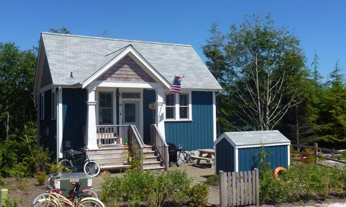 Seabrook House | Seabrook's Flotsam House, a cozy home with a private hot tub!