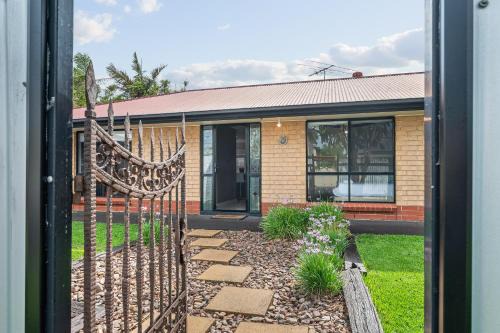 Aldinga Beach House | Seacret Oasis - Alding Beach - C21 SouthCoast Holidays