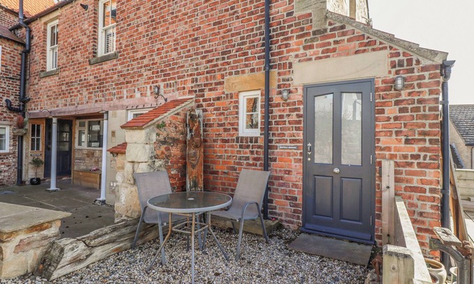 Alnmouth Cottage | SEAFIELD GRANARY, romantic, character holiday cottage in Alnmouth